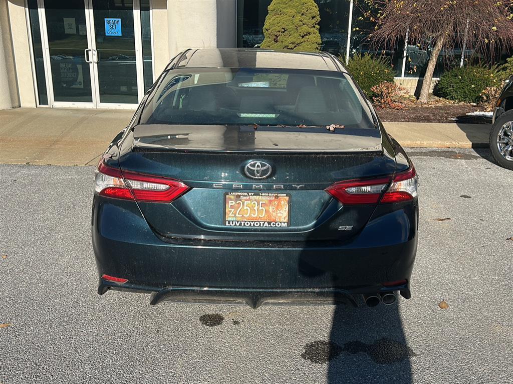 2018 Toyota Camry SE photo 4