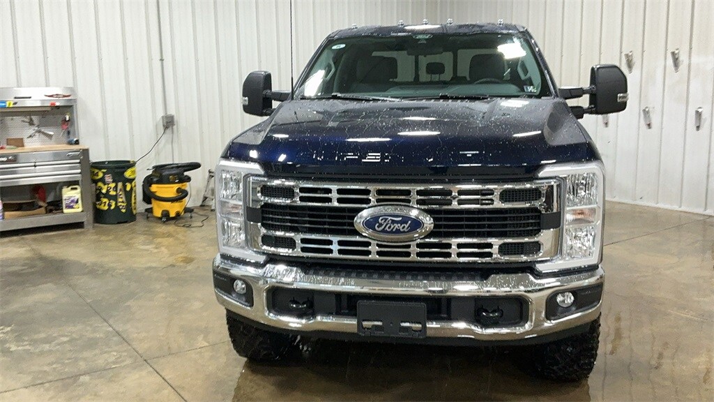 2025 Ford F-350 XLT photo 2