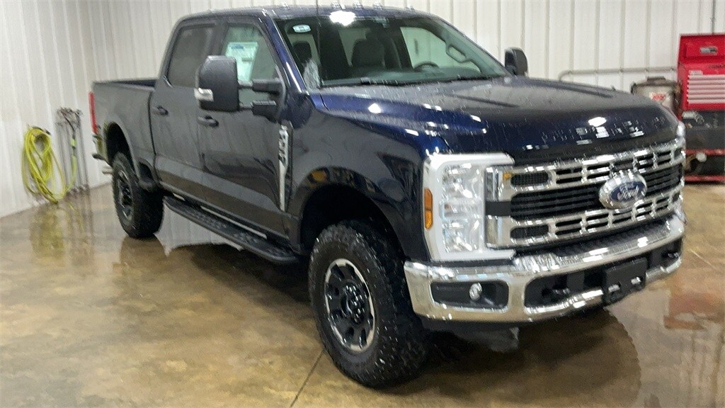 2025 Ford F-350 XLT photo 3