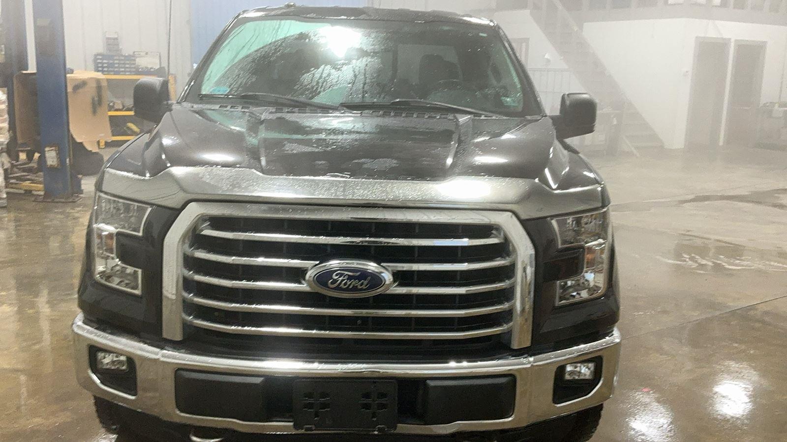 2016 Ford F-150 XLT photo 2