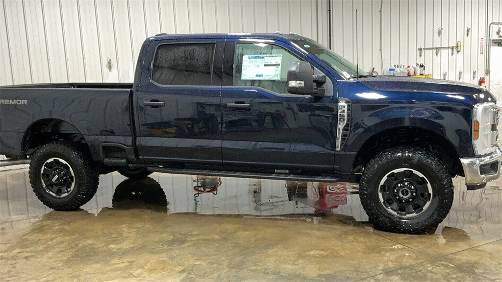 2025 Ford F-350 XLT photo 4