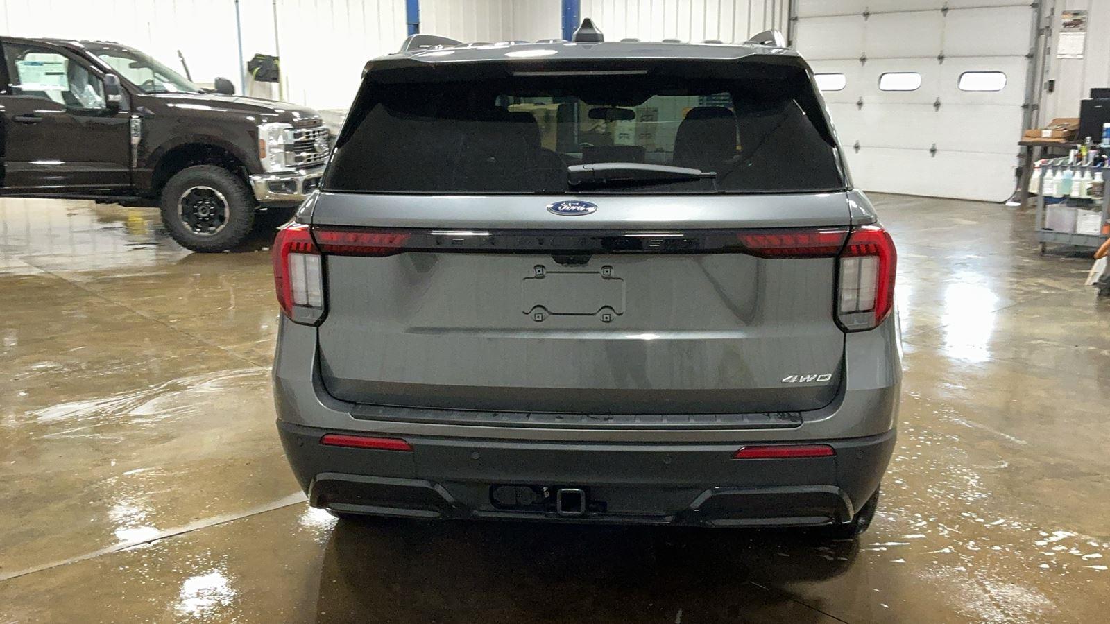 2025 Ford Explorer ST-Line photo 2
