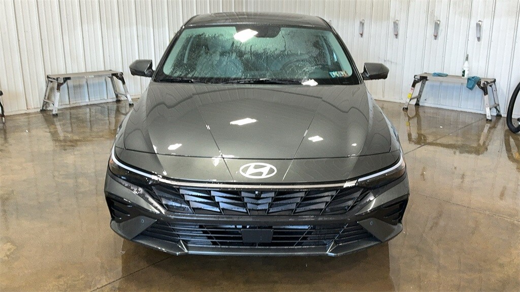 2024 Hyundai Elantra Limited photo 2