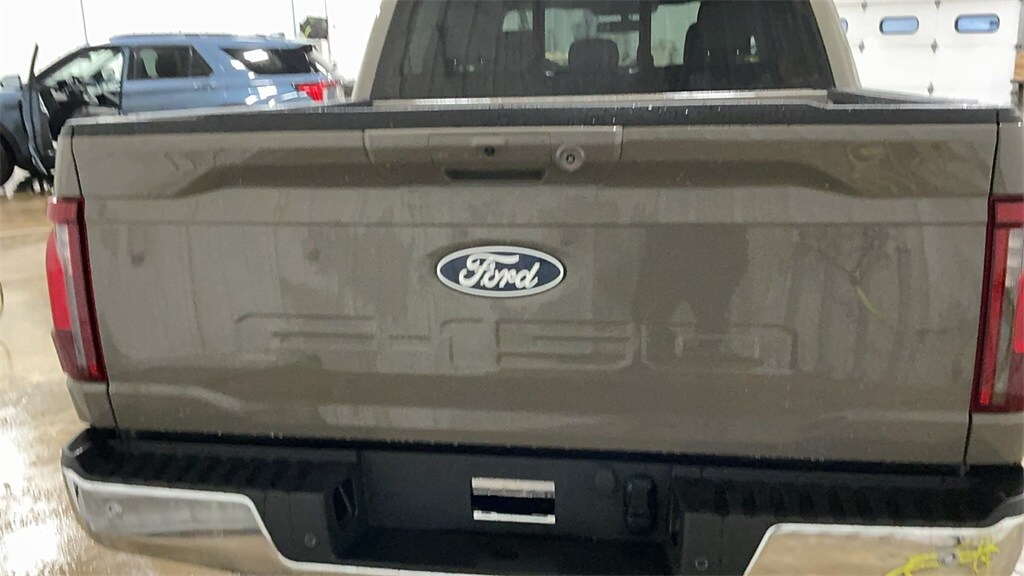 2025 Ford F-150 XLT photo 2