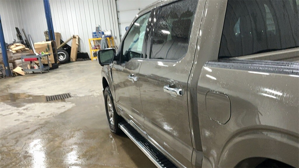 2025 Ford F-150 XLT photo 3