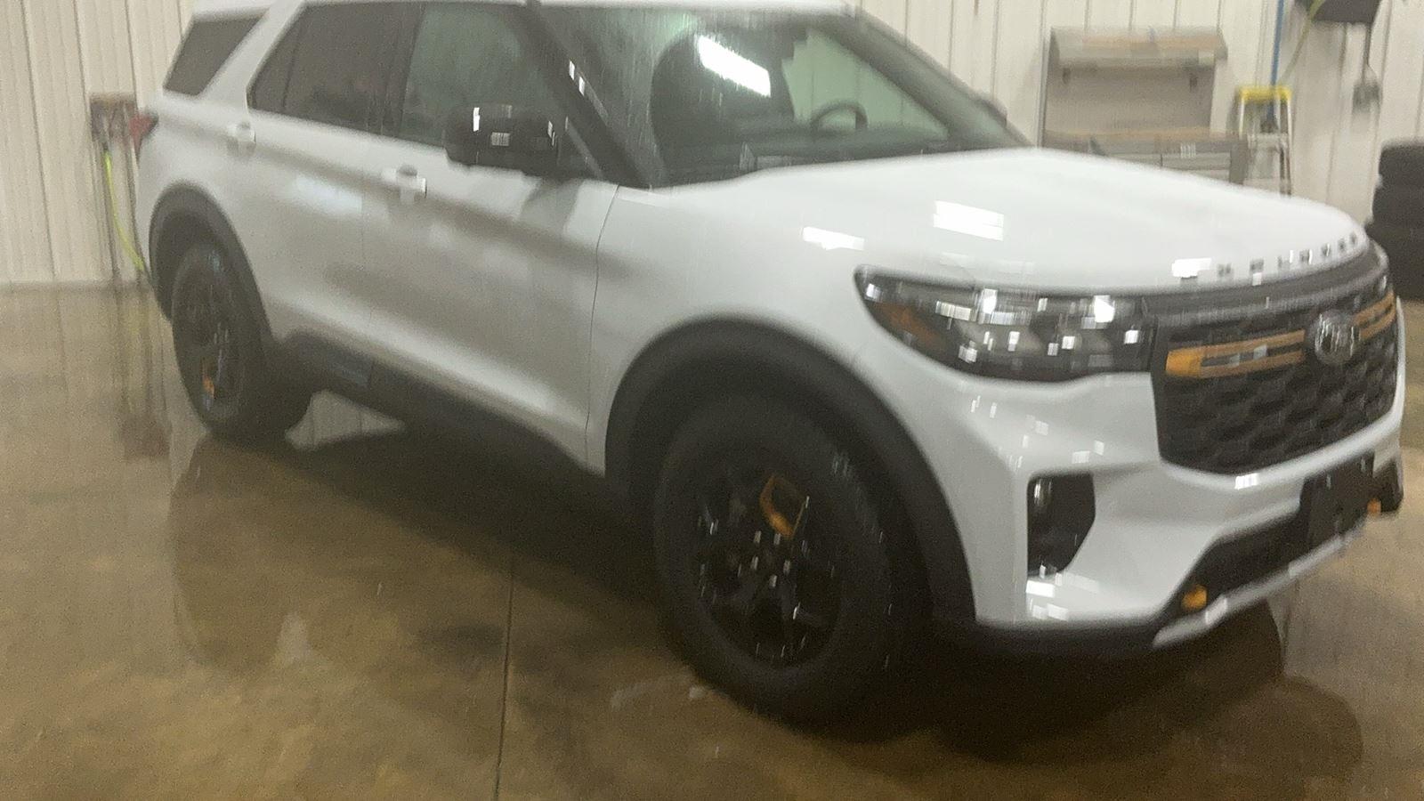 2026 Ford Explorer photo 3