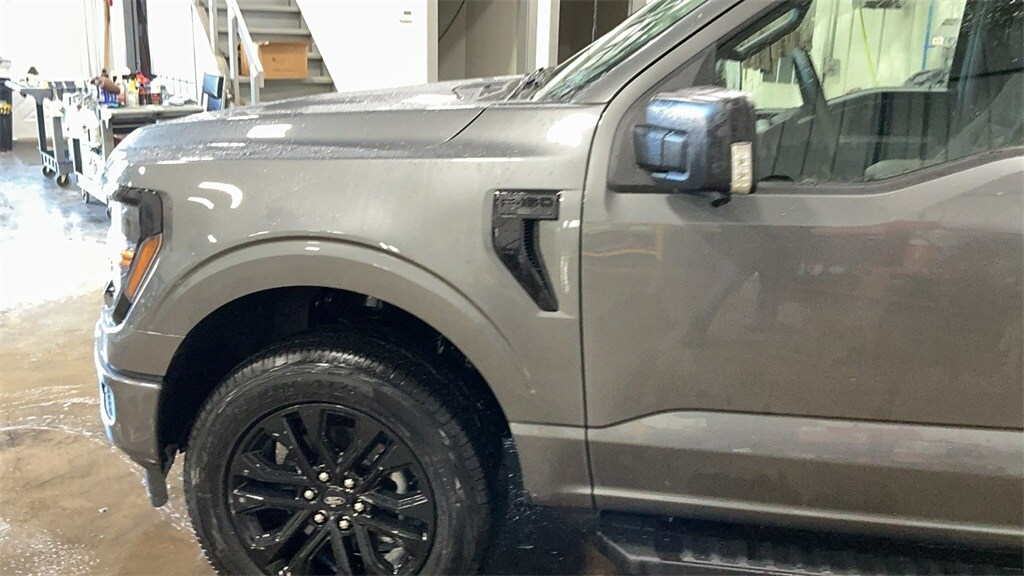 2025 Ford F-150 XLT photo 2