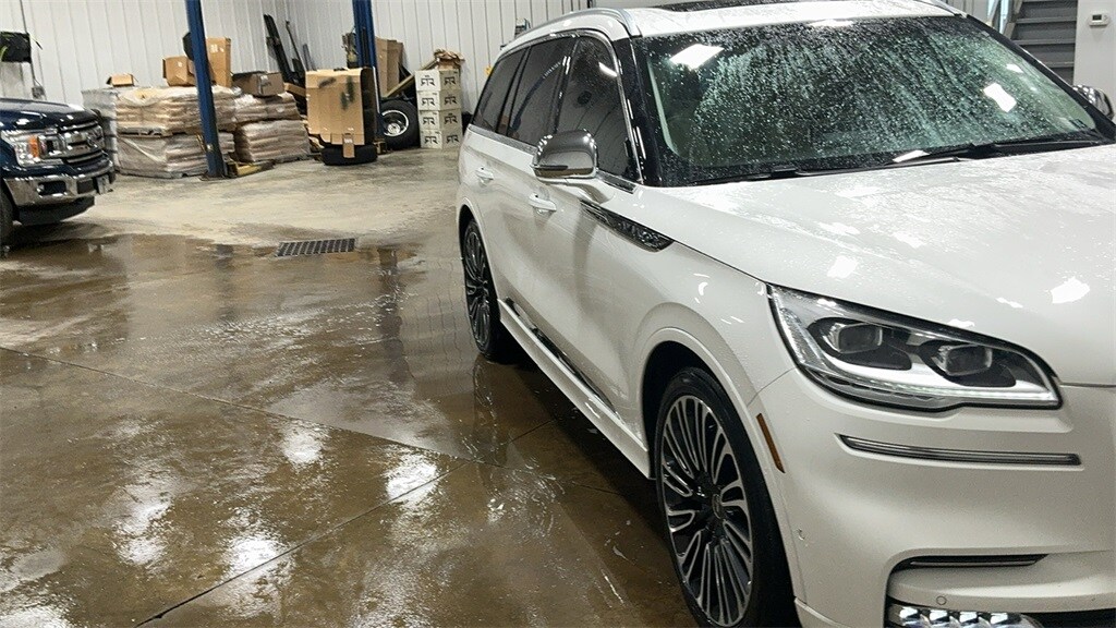 2021 Lincoln Aviator Black Label photo 2