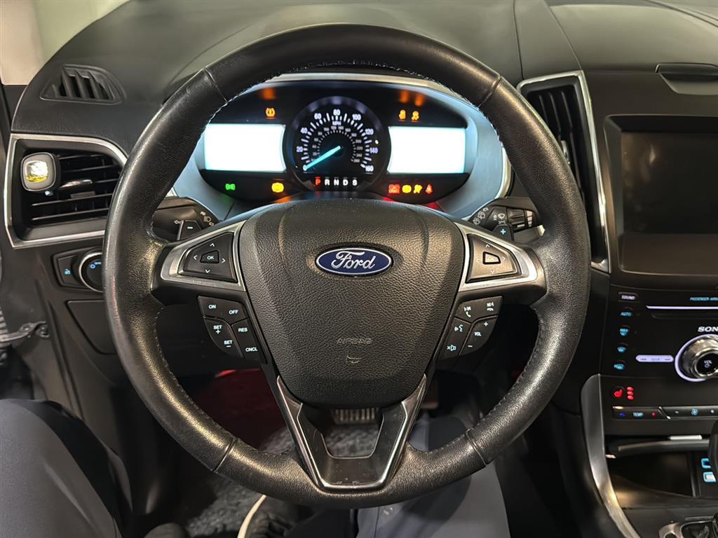 2018 Ford Edge Titanium's photo