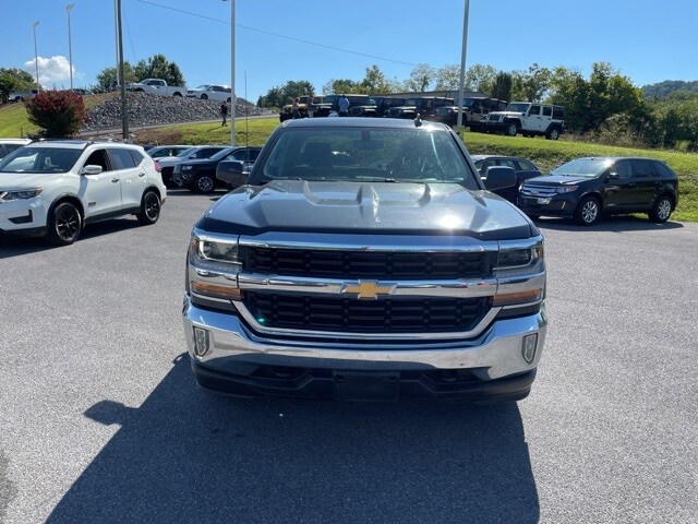 2017 Chevrolet Silverado 1500 LT photo 3