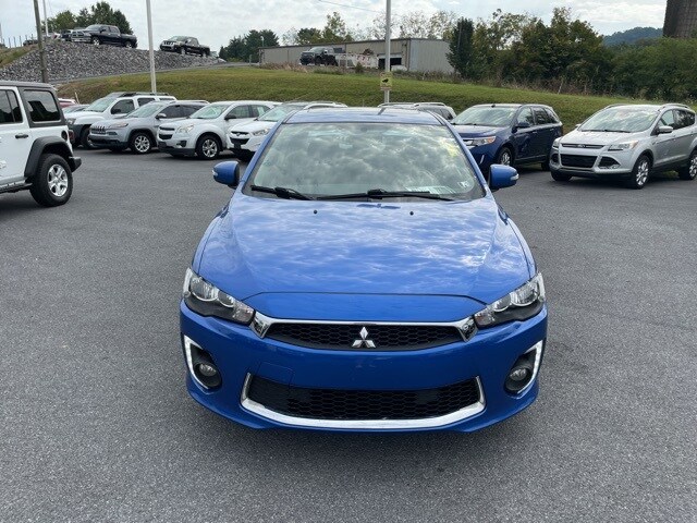 2017 Mitsubishi Lancer ES photo 3