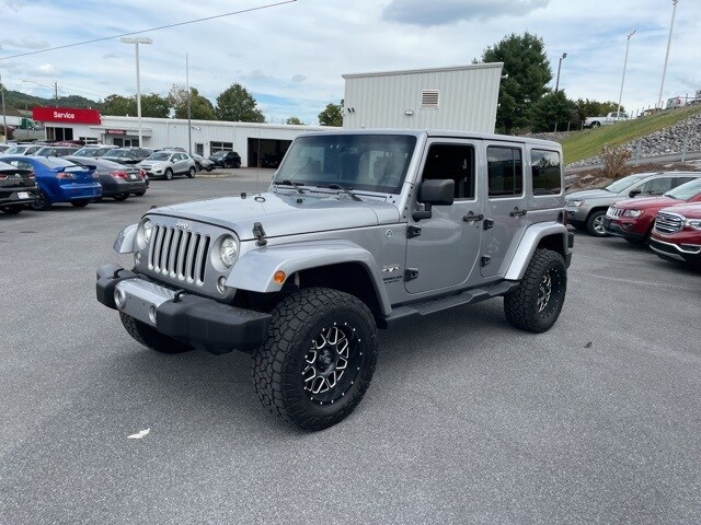 2017 Jeep Wrangler Unlimited Sahara photo 4