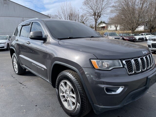 2020 Jeep Grand Cherokee Laredo photo 2