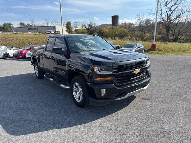 2016 Chevrolet Silverado 1500 LT photo 2