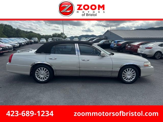 2004 Lincoln Town Car