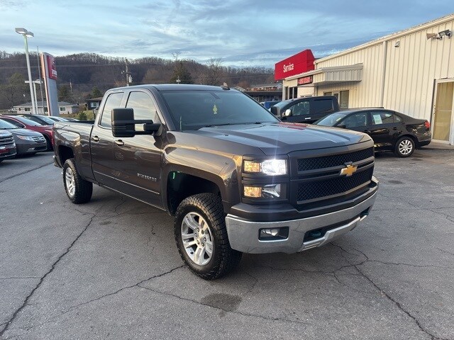 2015 Chevrolet Silverado 1500 LT photo 2
