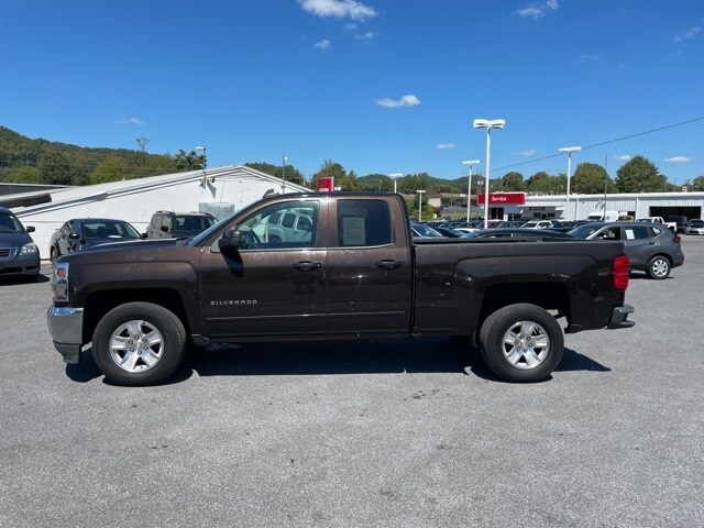2018 Chevrolet Silverado 1500 LT photo 2