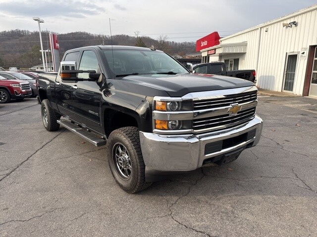 2015 Chevrolet Silverado 2500HD LT photo 2