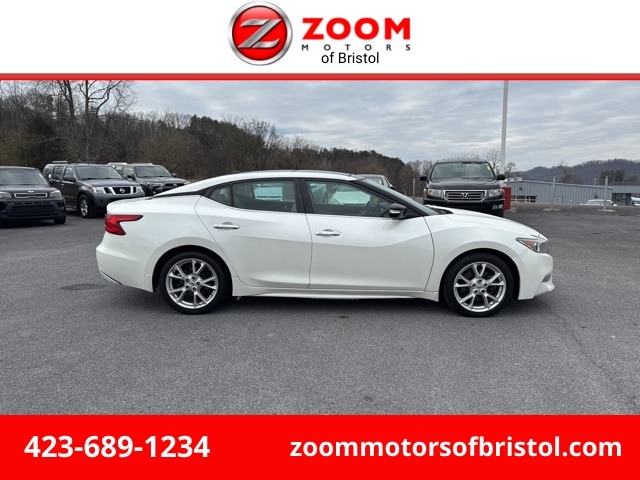 2016 Nissan Maxima SL's photo