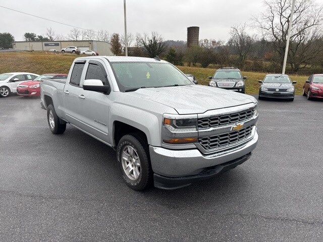 2019 Chevrolet Silverado 1500 LT photo 2
