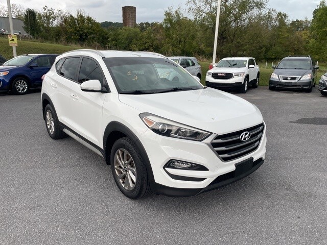 2017 Hyundai Tucson SE Plus photo 2