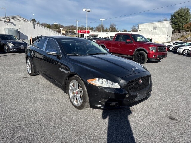 2015 Jaguar XJ Base photo 2