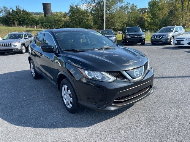 2019 Nissan Rogue Sport S photo 2