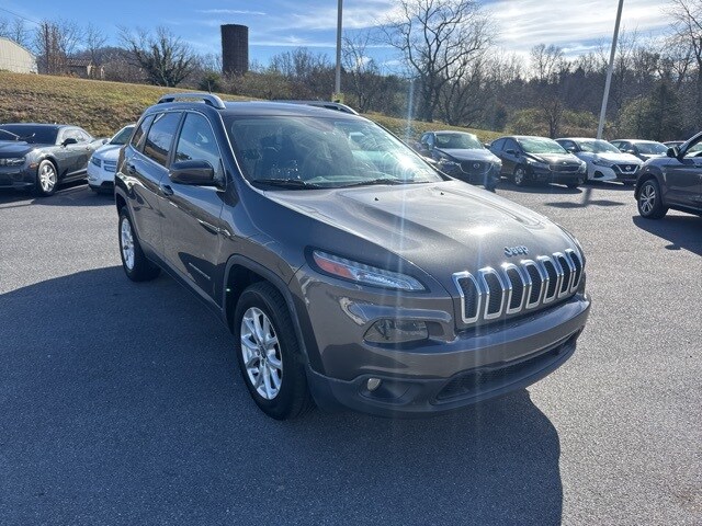 2017 Jeep Cherokee Latitude photo 2