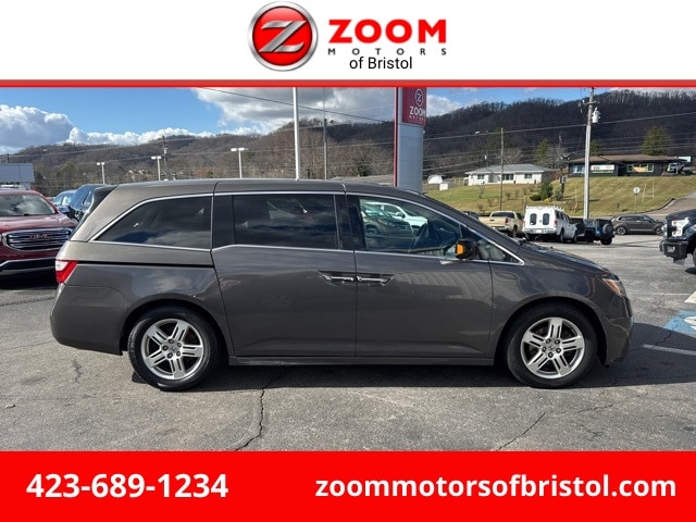 2013 Honda Odyssey Touring's photo
