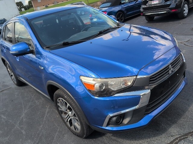 2017 Mitsubishi Outlander Sport ES photo 2