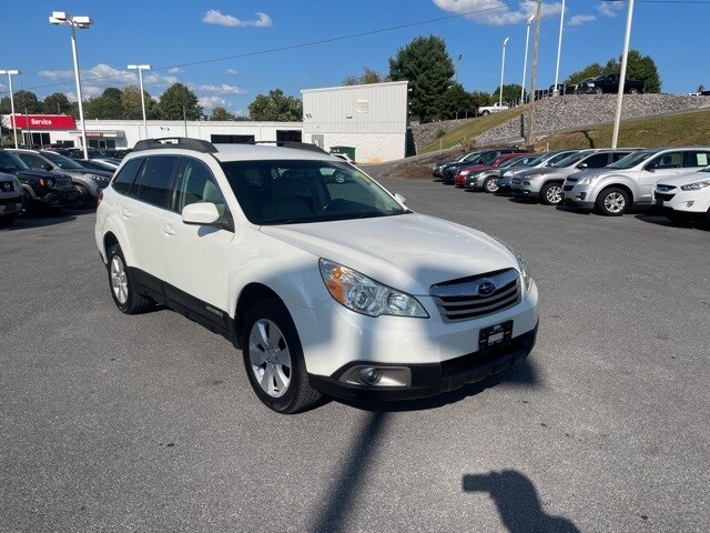 2010 Subaru Outback 2.5i Premium photo 2