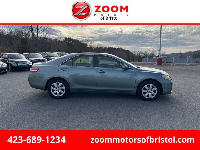 2010 Toyota Camry LE's photo