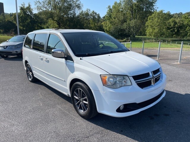 2017 Dodge Grand Caravan SXT photo 2