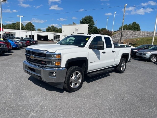 2015 Chevrolet Silverado 2500HD LT photo 4