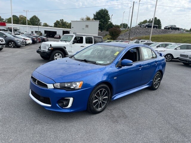 2017 Mitsubishi Lancer ES photo 4