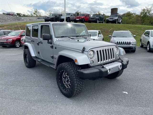 2017 Jeep Wrangler Unlimited Sahara photo 2