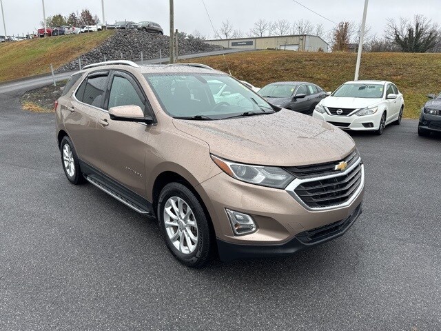 2018 Chevrolet Equinox LT photo 2