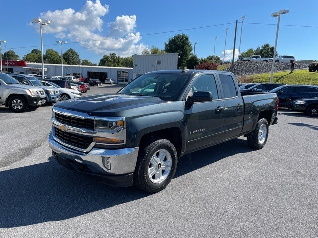 2017 Chevrolet Silverado 1500 LT photo 4