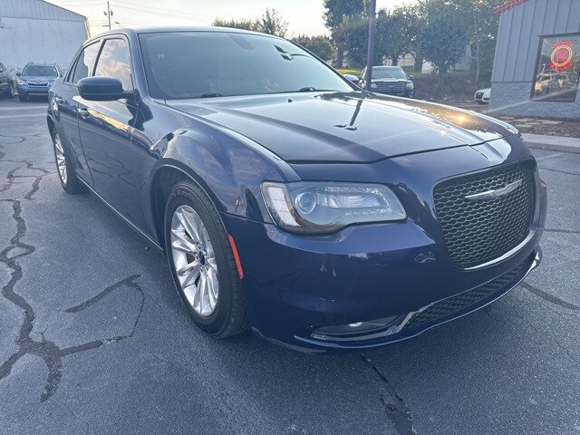 2017 Chrysler 300 S photo 2