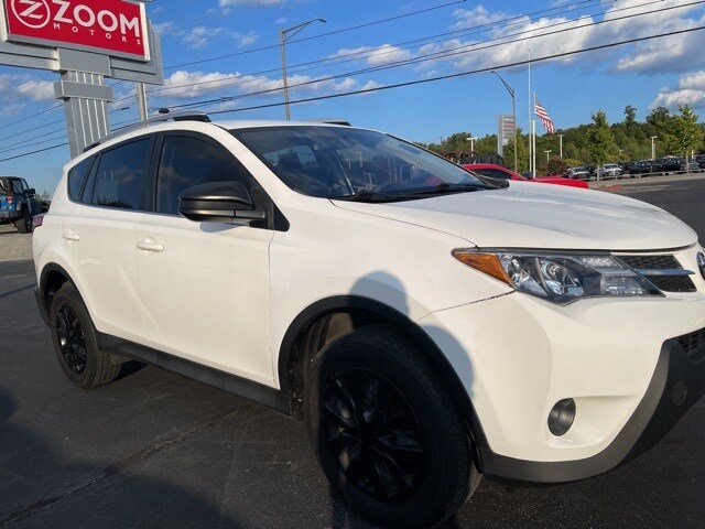 2014 Toyota RAV4 LE photo 2