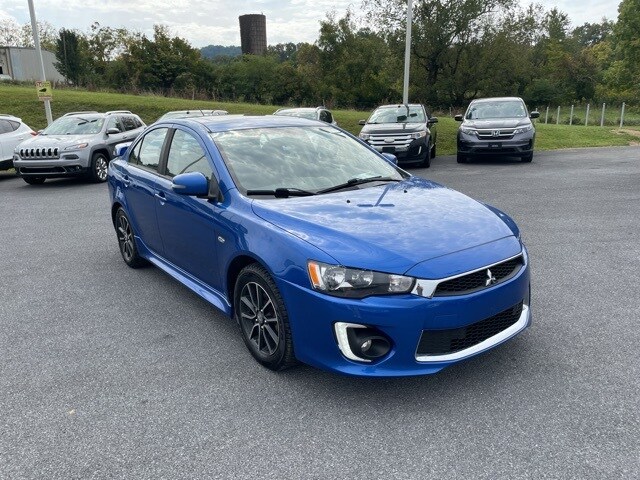 2017 Mitsubishi Lancer ES photo 2