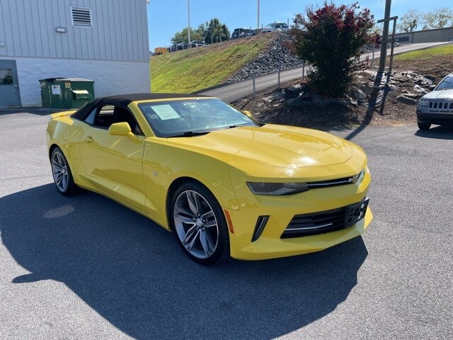 2017 Chevrolet Camaro 1LT photo 2