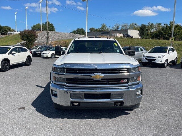 2015 Chevrolet Silverado 2500HD LT photo 3
