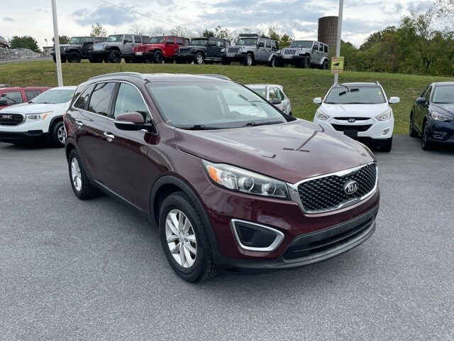 2017 Kia Sorento LX photo 2
