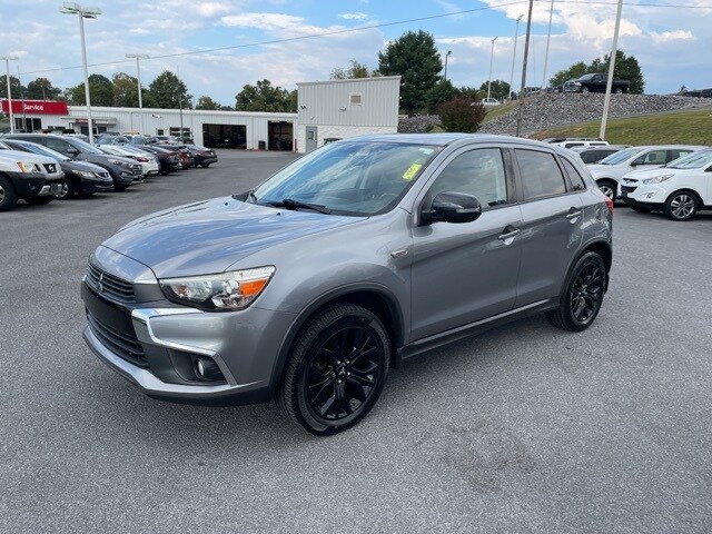2017 Mitsubishi Outlander Sport LE photo 3