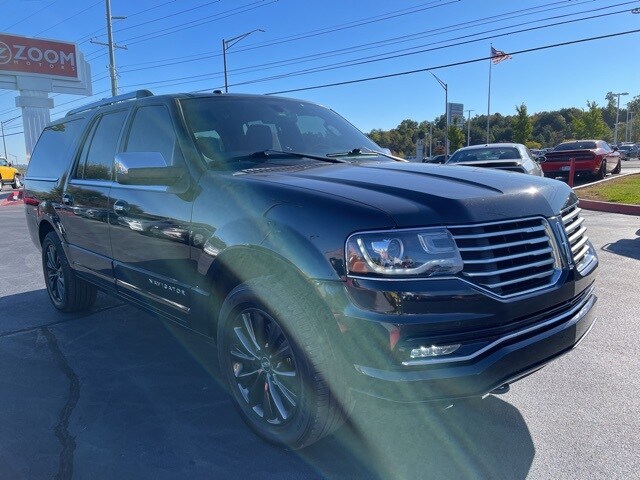 2015 Lincoln Navigator L Base photo 2