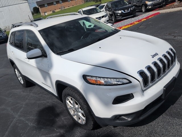 2015 Jeep Cherokee Latitude photo 2