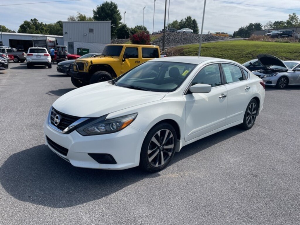 Used 2017 Nissan Altima 2.5 SR Sedan