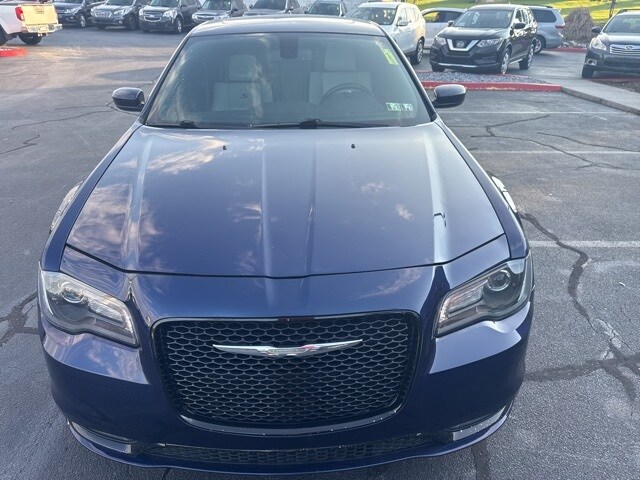 2017 Chrysler 300 S photo 4