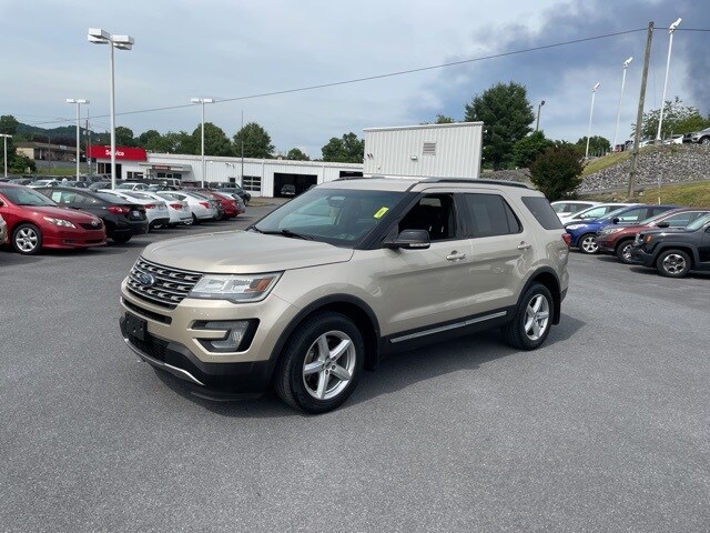 2017 Ford Explorer XLT photo 3